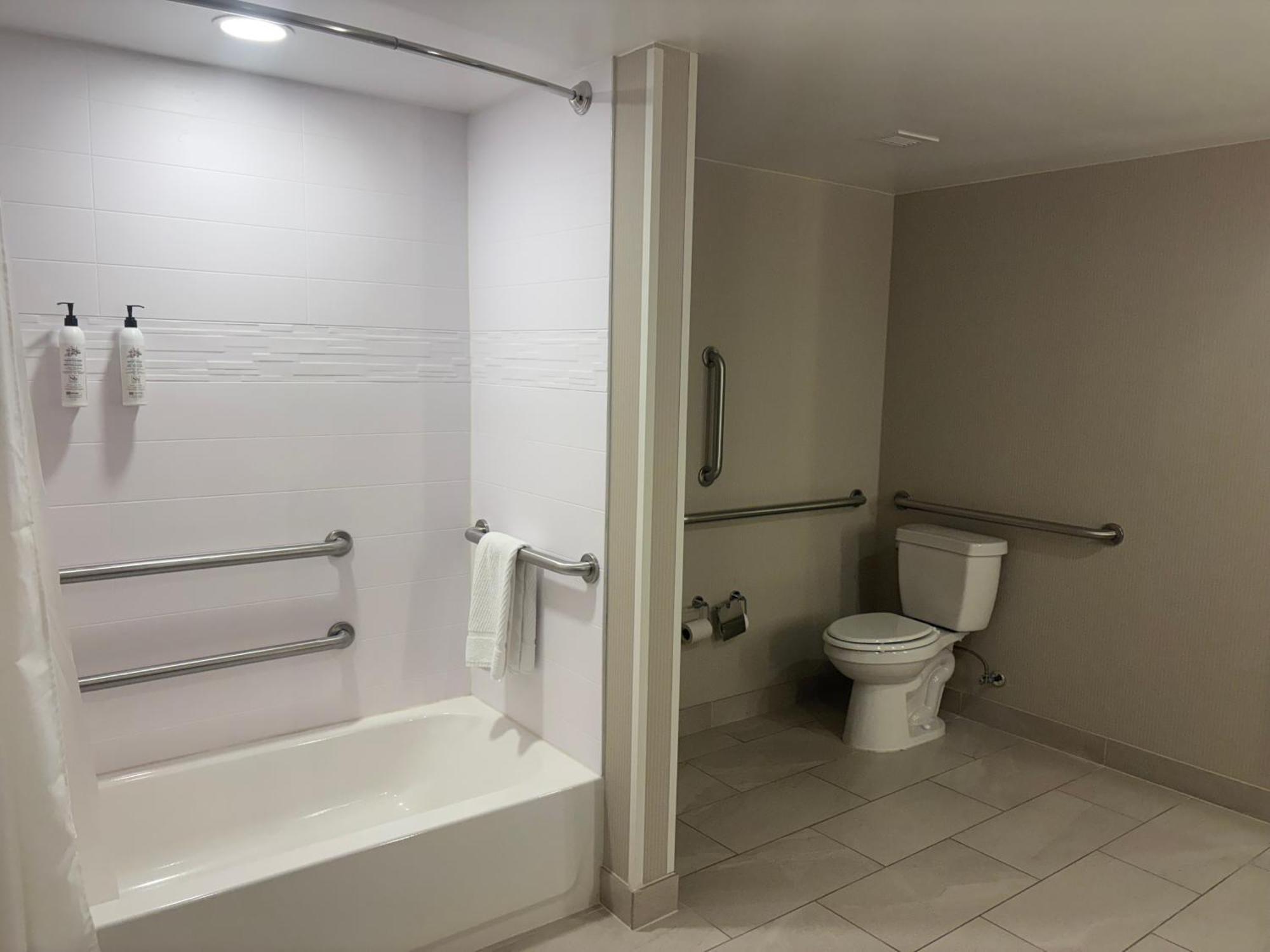 Delta Hotels By Marriott Indianapolis Airport Bagian luar foto
