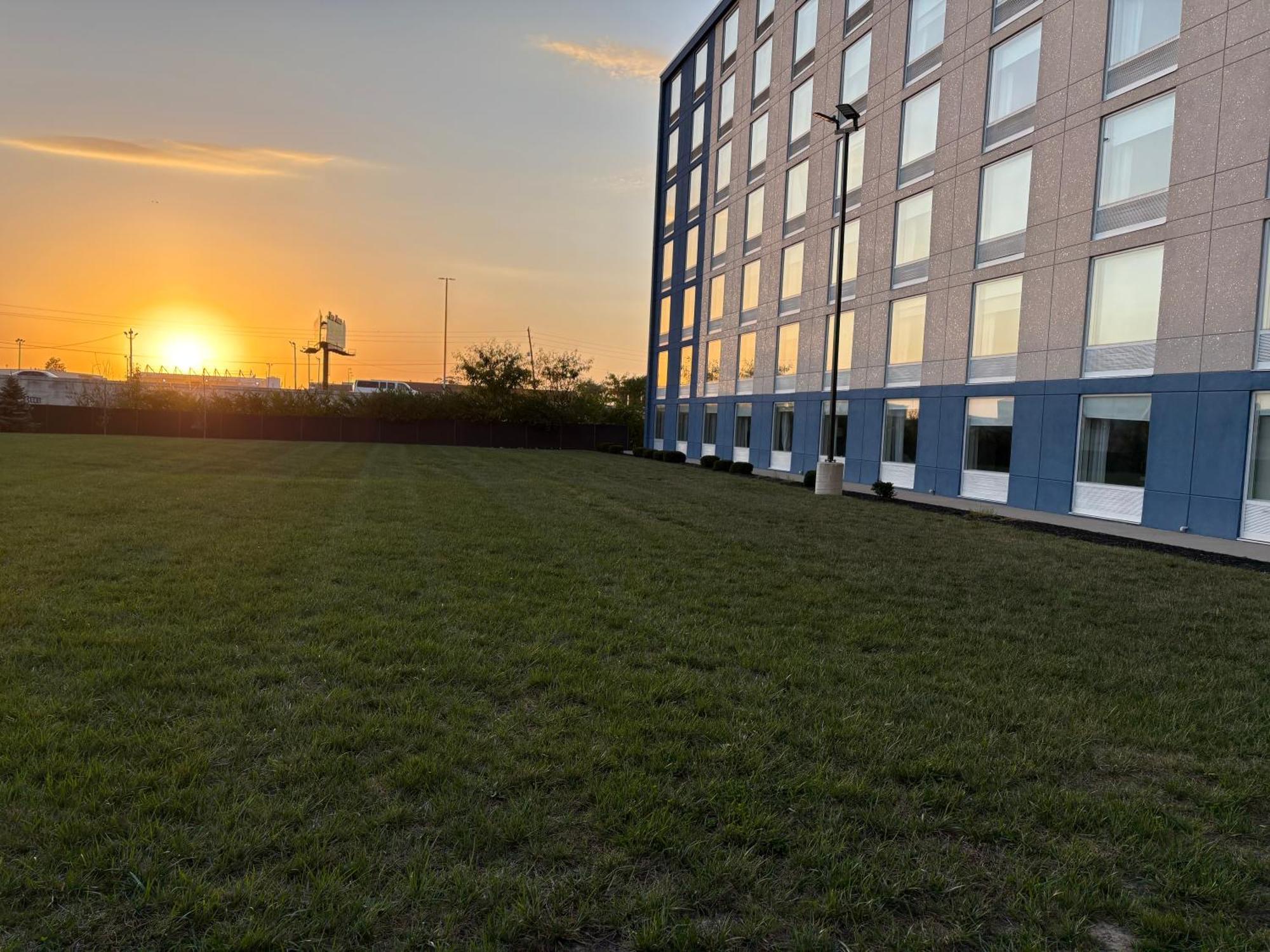 Delta Hotels By Marriott Indianapolis Airport Bagian luar foto